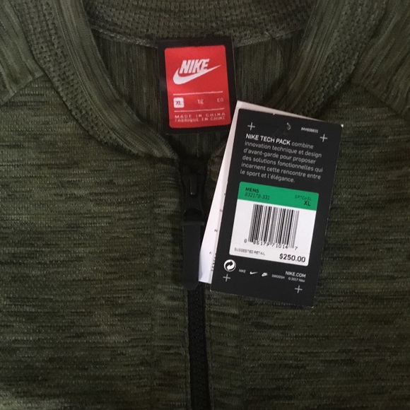 Nike Sportswear Tech Knit Bomber Jacket XL Green - Picture 4 of 4